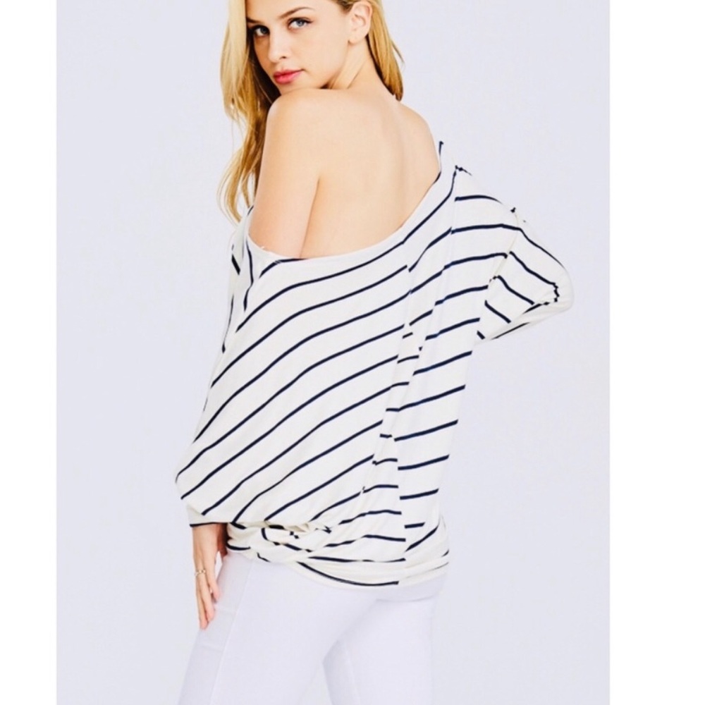 Women’s Top - Picture 2 of 2